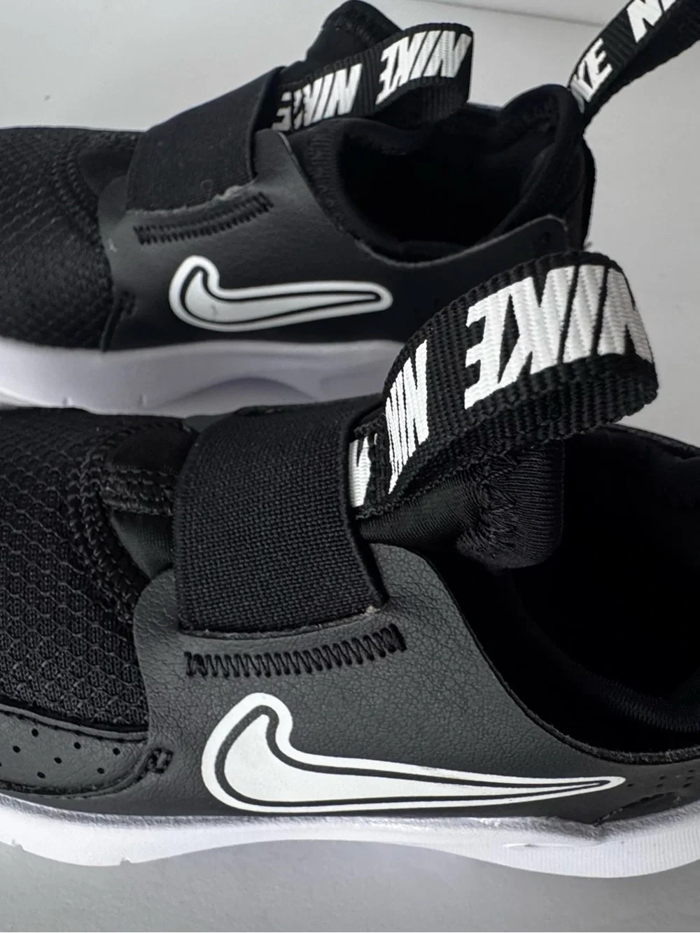 Nike Flex Runner 3 Toddler Size 10C Black White Slip-On Running Shoes FN1449-001